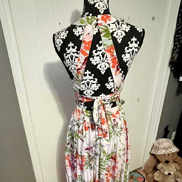 Abel the label Vienna floral halter tie back maxi dress - Picture 6 of 9